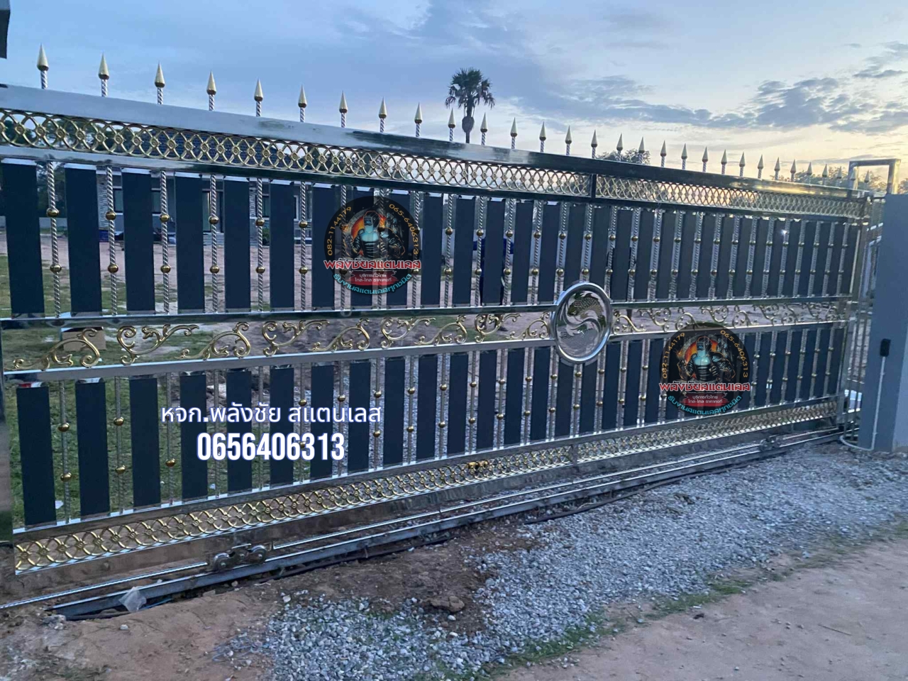 2025092419273198.jpg - ประตูรั้ว ช่องรั้ว ลายปลาคราฟคู่ | https://พลังชัยสแตนเลส.com